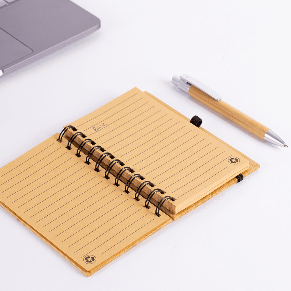 Caderno A6 Capa em Bambu com caneta 14x09cm — opção de foto 4