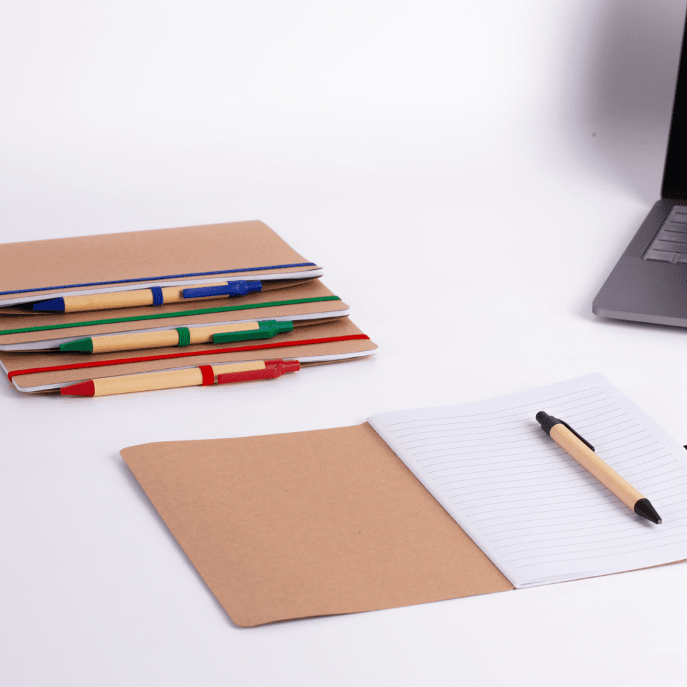Caderno A5 capa em papel Kraft com caneta — opção de foto 6